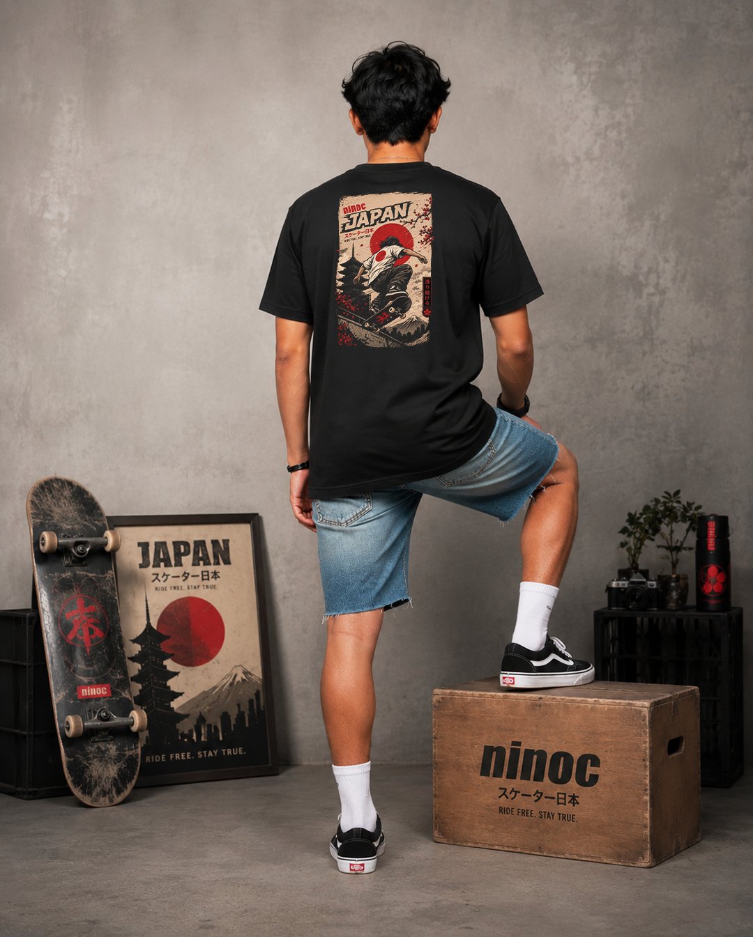 Kaos "Motif Sakura & Skateboard Japanr" Streetwear Tee | NINOC thumb 3